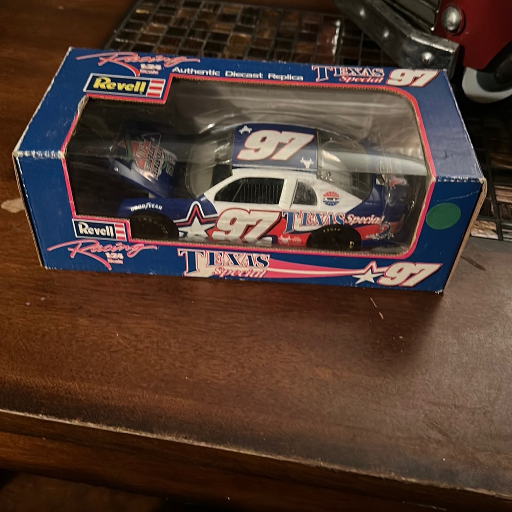 Revell Texas special 97 authentic diecast replica 1/24 scale new in box